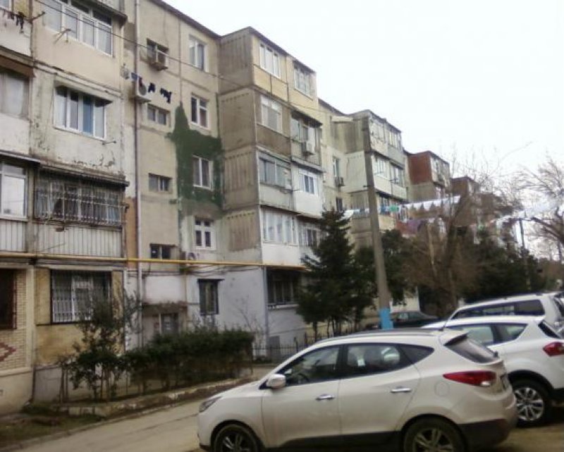 Nizami rayonu keslə qəsəbəsi sadig heyət evi. Улица Бакиханова 42 в Баку.