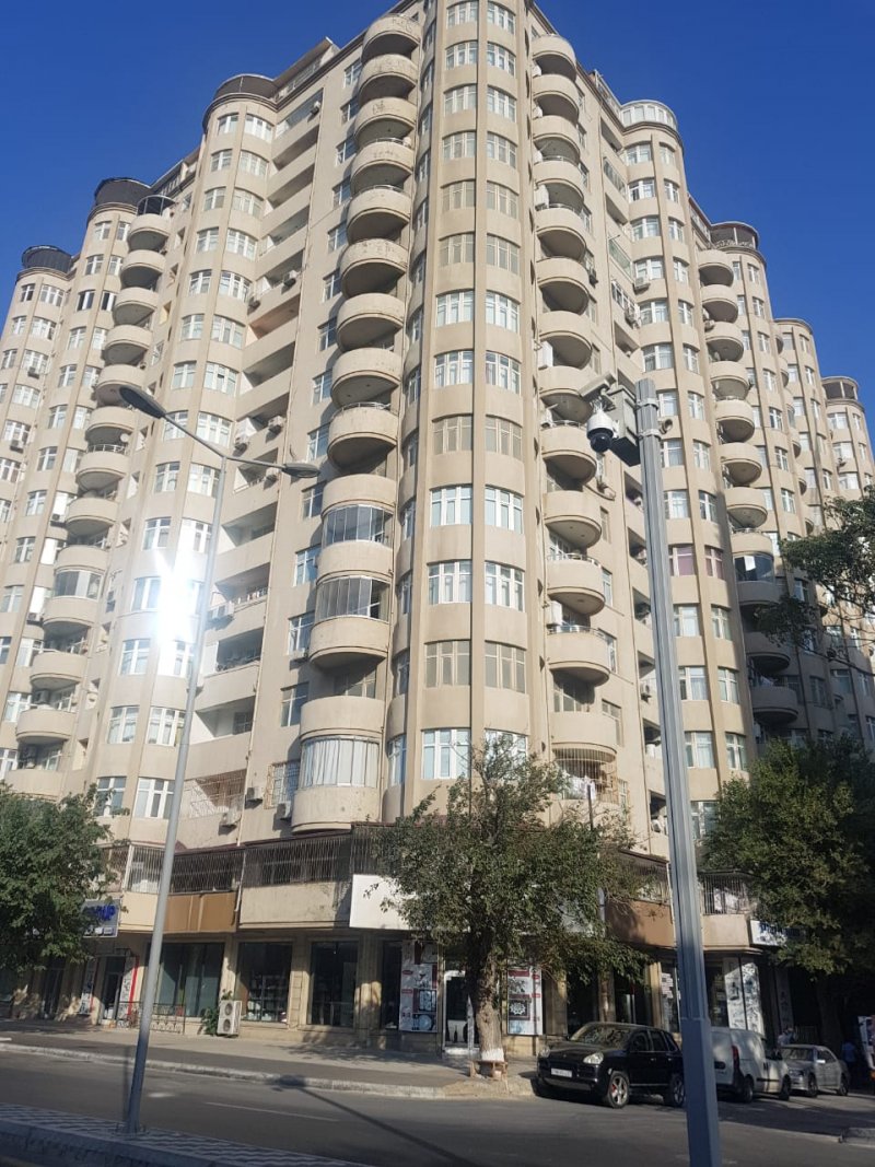 Баку новостройки 1995. Баку букинг. Квартира аренда баку. Недвижимость в баку квартиры. Недвижимость в баку квартиры.