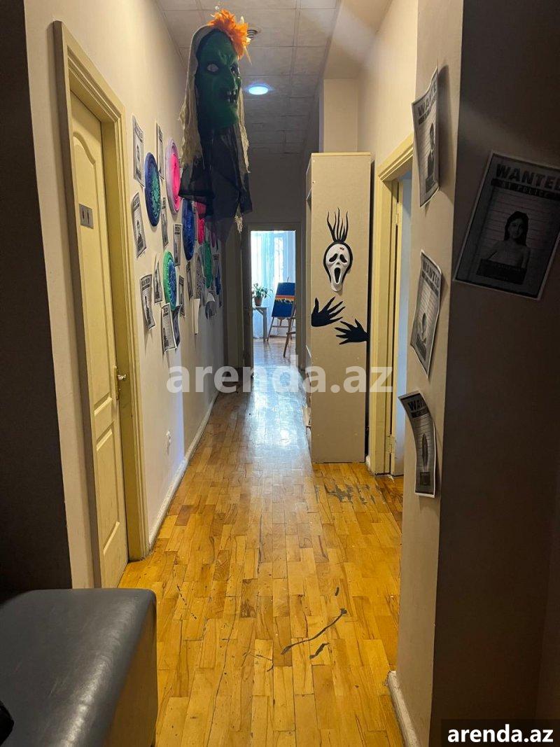 Kirayə (aylıq) 4 otaqlı Ofis, İçərişəhər metrosu, Azneft meydanı, Səbail rayonu 5 Kirayə (aylıq) 4 otaqlı Ofis, İçərişəhər metrosu, Azneft meydanı, Səbail rayonu 5