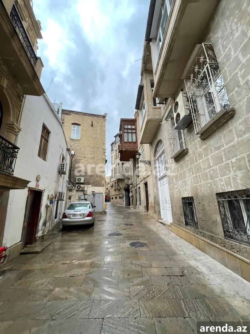 Satılır 4 otaqlı Həyət evi/villa, İçərişəhər metrosu, Səbail rayonu 3 Satılır 4 otaqlı Həyət evi/villa, İçərişəhər metrosu, Səbail rayonu 3