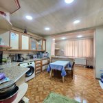 Продажа 3 комнатная Вторичка, 12-й микрорайон район 18