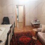 Kirayə (aylıq) 4 otaqlı Köhnə Tikili, Neftçilər metrosu, Nizami rayonu 1