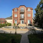 House with Garden, Villa For Rent