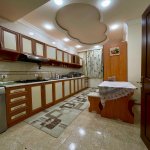 Kirayə (aylıq) 3 otaqlı Yeni Tikili, Nizami metrosu, Dövlət Statistika Komitəsi, Yasamal rayonu 17