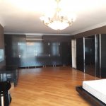 Kirayə (aylıq) 4 otaqlı Köhnə Tikili, Sahil metrosu, Səbail rayonu 4