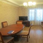 Посуточно 3 комнатная Вторичка, 12 двор район 3