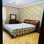 Аренда 3 комнатная Новостройка, 30 двор район 4