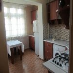 Посуточно 3 комнатная Вторичка, 12 двор район 9