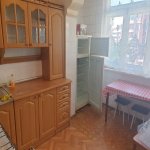 Kirayə (aylıq) 3 otaqlı Köhnə Tikili, Azadlıq metrosu, 8-ci mikrorayon, Binəqədi rayonu 8