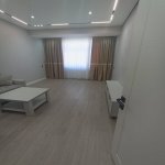 Kirayə (aylıq) 3 otaqlı Yeni Tikili, Xalqlar dostluğu metrosu, 8-ci kilometr, Nizami rayonu 8