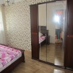 Посуточно 3 комнатная Вторичка, 12 двор район 5