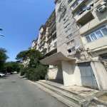 Satılır 3 otaqlı Köhnə Tikili, Azadlıq metrosu, 8-ci mikrorayon, Binəqədi rayonu 1