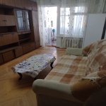 Kirayə (aylıq) 3 otaqlı Köhnə Tikili, Azadlıq metrosu, 8-ci mikrorayon, Ayna Sultanova heykəli, Binəqədi rayonu 1