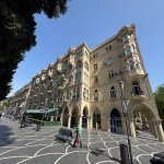 Kirayə (aylıq) 3 otaqlı Köhnə Tikili, Sahil metrosu, Nəsimi heykəli, Səbail rayonu 1