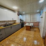 Продажа 2 комнатная Вторичка, 10-й микрорайон район 17