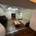 Kirayə (aylıq) 4 otaqlı Köhnə Tikili, Gənclik metrosu, Nəsimi rayonu 2