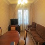 Посуточно 3 комнатная Вторичка, 12 двор район 1