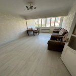 Kirayə (aylıq) 3 otaqlı Köhnə Tikili, Elmlər akademiyası metrosu, Yasamal rayonu 1