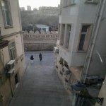 Kirayə (aylıq) 3 otaqlı Köhnə Tikili, İçərişəhər metrosu, Səbail rayonu 1