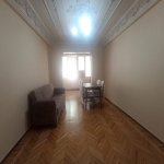 Kirayə (aylıq) 3 otaqlı Köhnə Tikili, İnşaatçılar metrosu, Yasamal qəs., Yasamal rayonu 1
