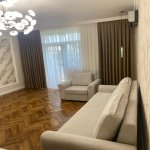 Kirayə (aylıq) 3 otaqlı Köhnə Tikili, Sahil metrosu, Xəqani ticarət mərkəzi, Səbail rayonu 7