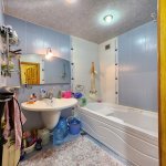 Продажа 3 комнатная Вторичка, 12-й микрорайон район 25