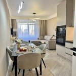 Посуточно 2 комнатная Новостройка, İnşaatçılar метро, Ясамал район 3