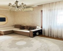 Satılır Köhnə Tikili Azadlıq m., 8-ci mikrorayon, Binəqədi r.