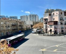 Kirayə (aylıq) Köhnə Tikili İçərişəhər m., Axundov bağı, Səbail r.