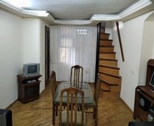 Satılır Köhnə Tikili M.Ə.Sabir parkı, Səbail r. Satılır Köhnə Tikili M.Ə.Sabir parkı, Səbail r.