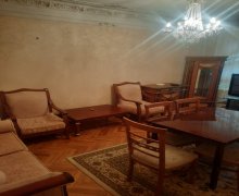 Satılır Köhnə Tikili Azadlıq m., 8-ci mikrorayon, Binəqədi r.