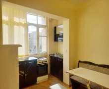 Satılır Köhnə Tikili Azadlıq m., 8-ci mikrorayon, Binəqədi r.