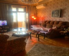 Satılır Köhnə Tikili Elmlər akademiyası m., Yasamalda qəs., Yasamalda r.