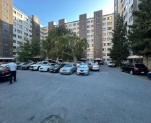 Satılır Köhnə Tikili Gənclik m., Ayna Sultanova heykəli, Nərimanov r.