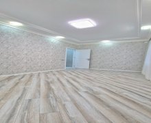 Satılır Köhnə Tikili Azadlıq m., 8-ci mikrorayon, Binəqədi r.