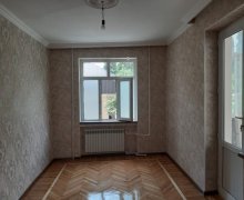 Satılır Köhnə Tikili Memar Əcəmi m., 9-cu mikrorayon, Binəqədi r.