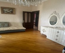 Satılır Köhnə Tikili Azadlıq m., 8-ci mikrorayon, Binəqədi r.