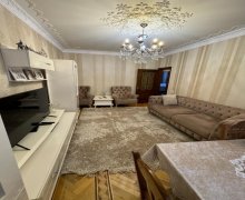 Satılır Köhnə Tikili Azadlıq m., 8-ci mikrorayon, Binəqədi r.