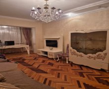 Satılır Köhnə Tikili Azadlıq m., 8-ci mikrorayon, Binəqədi r.