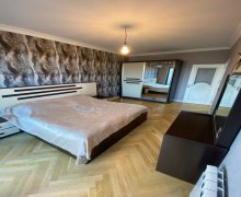 Satılır Köhnə Tikili Azadlıq m., 8-ci mikrorayon, Binəqədi r.