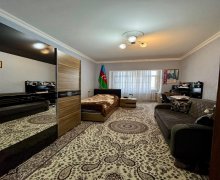 Satılır Köhnə Tikili Azadlıq m., 8-ci mikrorayon, Binəqədi r.