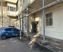 Satılır Köhnə Tikili Qara Qarayev m., Nizami r. Satılır Köhnə Tikili Qara Qarayev m., Nizami r.