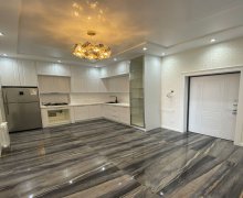 Satılır Yeni Tikili Azadlıq m., 8-ci mikrorayon, Binəqədi r.