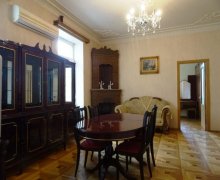 iceri seherde evlerin qiymeti İçərişəhər m., Səbail r.