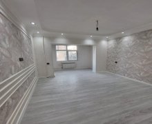 Satılır Köhnə Tikili Azadlıq m., 8-ci mikrorayon, Binəqədi r.