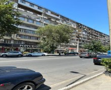 Satılır Köhnə Tikili Azadlıq m., 8-ci mikrorayon, Binəqədi r.