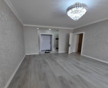 Satılır Köhnə Tikili Azadlıq m., 8-ci mikrorayon, Binəqədi r.