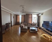 Satılır Yeni Tikili Azadlıq m., 8-ci mikrorayon, Binəqədi r.