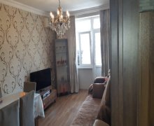 Satılır Köhnə Tikili Azadlıq m., 8-ci mikrorayon, Binəqədi r. Satılır Köhnə Tikili Azadlıq m., 8-ci mikrorayon, Binəqədi r.