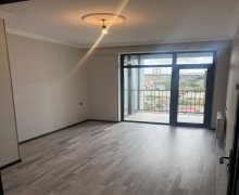 Satılır Yeni Tikili Qaraçuxur qəs., Suraxanı r.